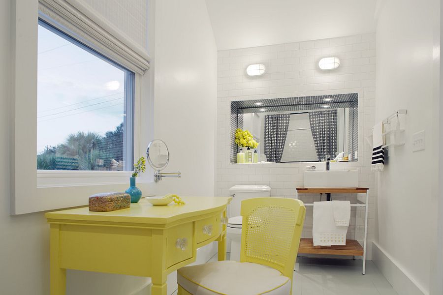 Phòng tắm ấm cúng với màu vàng